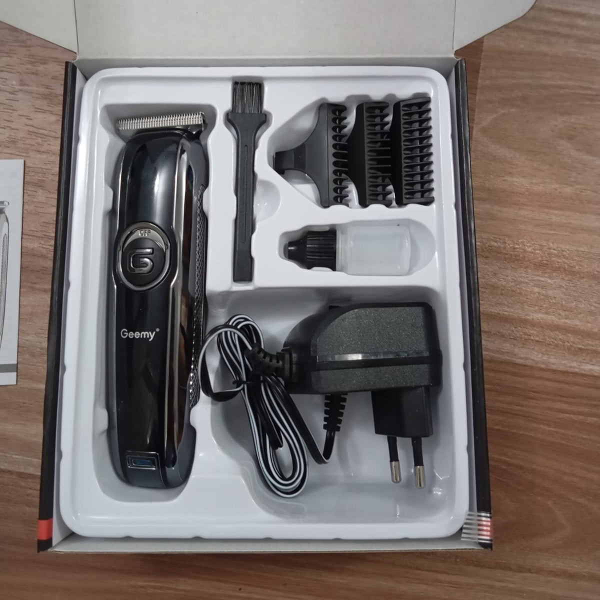 Geemy Original Professional Hair Clipper Trimmer Shaver GM-6050 With Full Accessories Kit